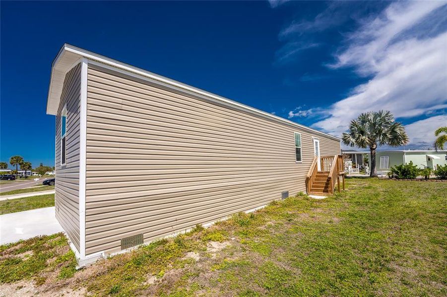 Exterior details and patio area of a home in , Port Charlotte (Image 19).