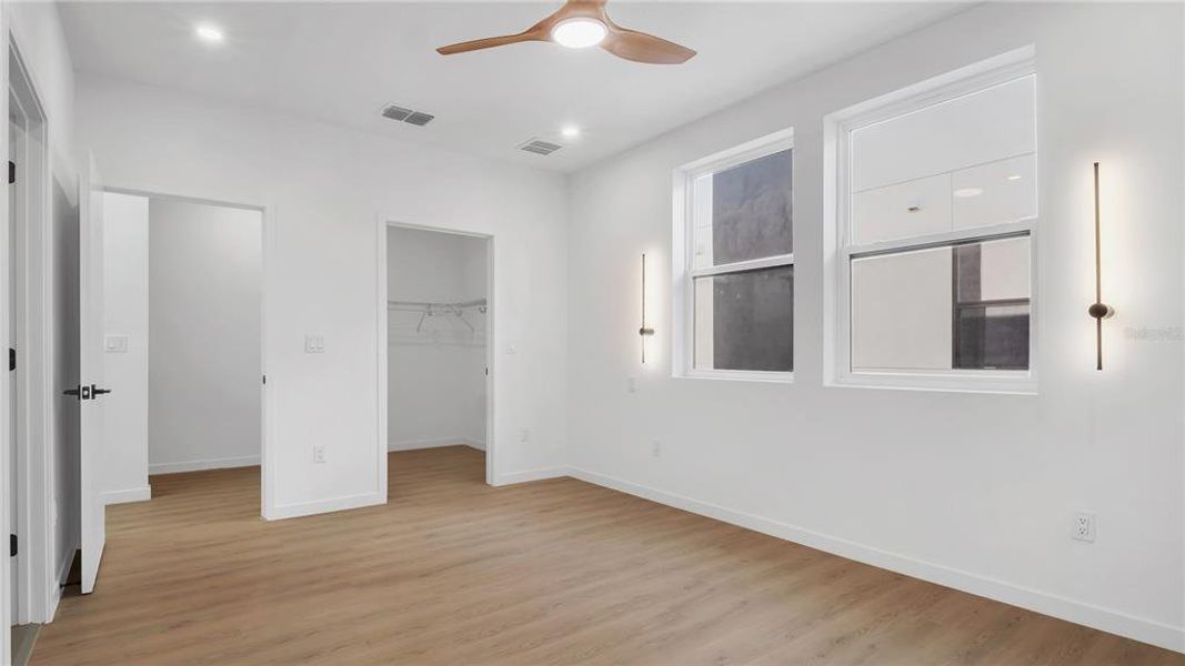 Spacious, unfurnished interior of a new home in , St. Petersburg (Image 36).