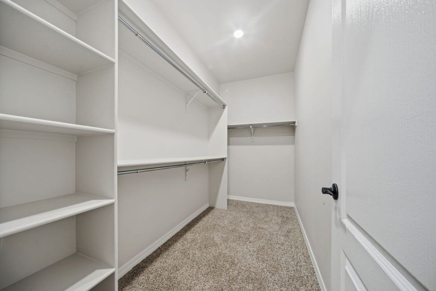 Spacious, unfurnished interior of a new home in Emerald Estates, Horizon City (Image 21).