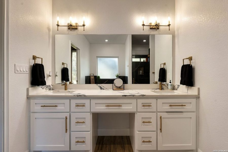 Furnished interior view inside a new home in , La Vernia (Image 16).