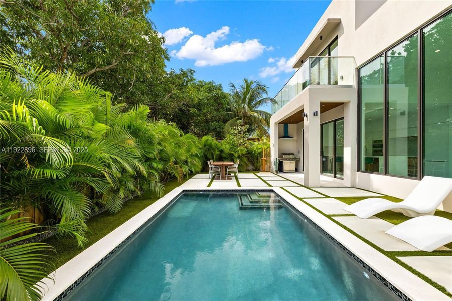 Exterior details and patio area of a home in , Miami (Image 27).