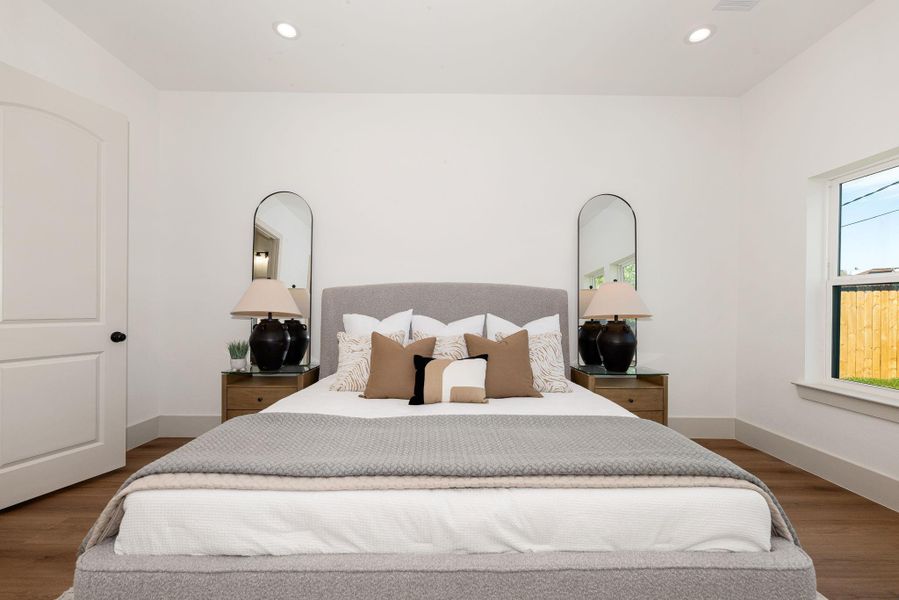 Furnished interior view inside a new home in , Tomball (Image 6).