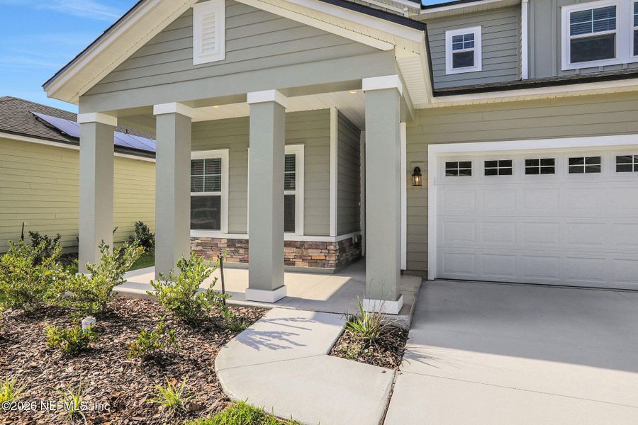 Exterior details and patio area of a home in Hyland Trail, Green Cove Springs (Image 3).