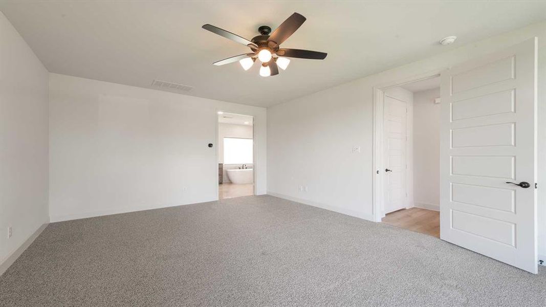 Spacious, unfurnished interior of a new home in Somerset Park 80', Rockwall (Image 17). Spacious, unfurnished interior of a new home in Somerset Park 80', Rockwall (Image 17).