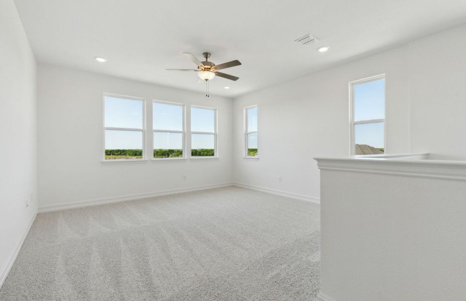 Airy loft with expansive windows Airy loft with expansive windows