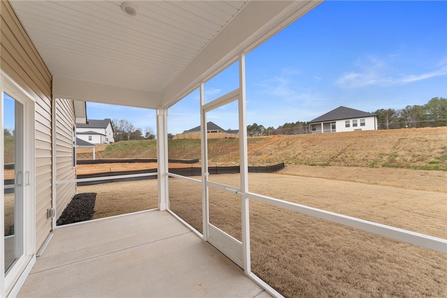 Exterior details and patio area of a home in Eagle Creek, Central (Image 4).