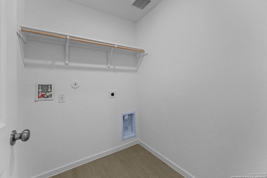 Spacious, unfurnished interior of a new home in Friendship Oaks, Fredericksburg (Image 12). Spacious, unfurnished interior of a new home in Friendship Oaks, Fredericksburg (Image 12).