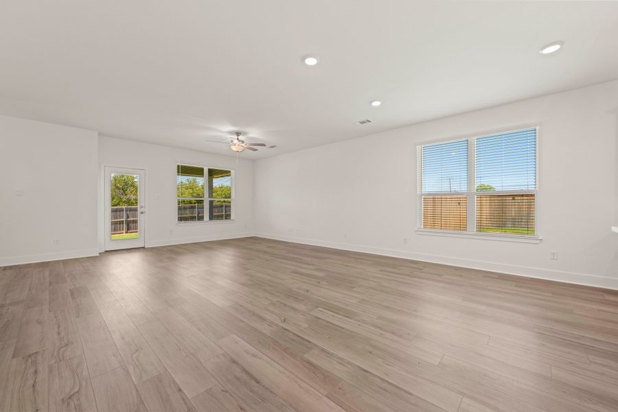 Spacious, unfurnished interior of a new home in Liberty Oaks, Waco (Image 15).