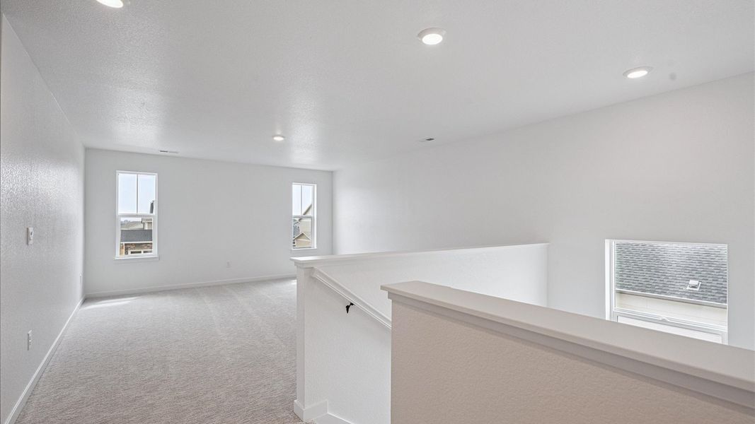 Spacious, unfurnished interior of a new home in Silver Peaks, Lochbuie (Image 16). Spacious, unfurnished interior of a new home in Silver Peaks, Lochbuie (Image 16).