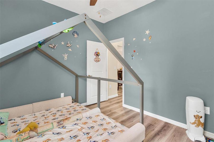 Furnished interior view inside a new home in , Umatilla (Image 19).