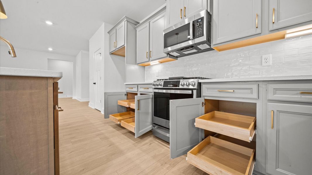 Furnished interior view inside a new home in Wells Crossing, Seneca (Image 14).