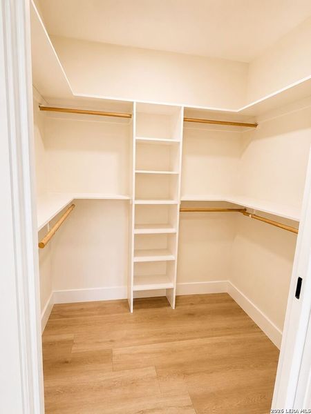 Spacious, unfurnished interior of a new home in , San Antonio (Image 15).