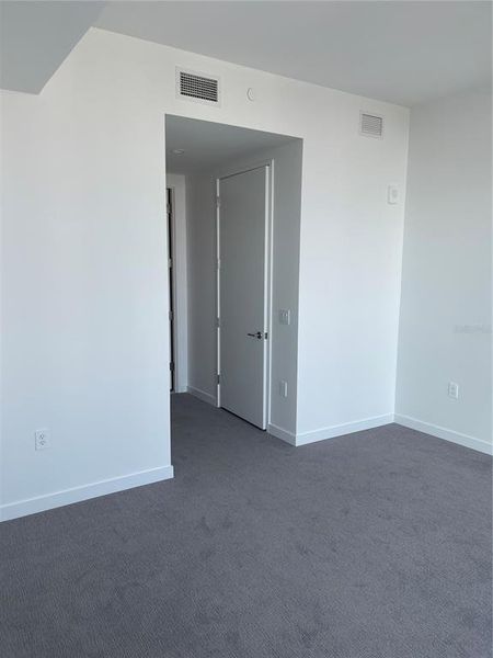 Spacious, unfurnished interior of a new home in , St. Petersburg (Image 22).