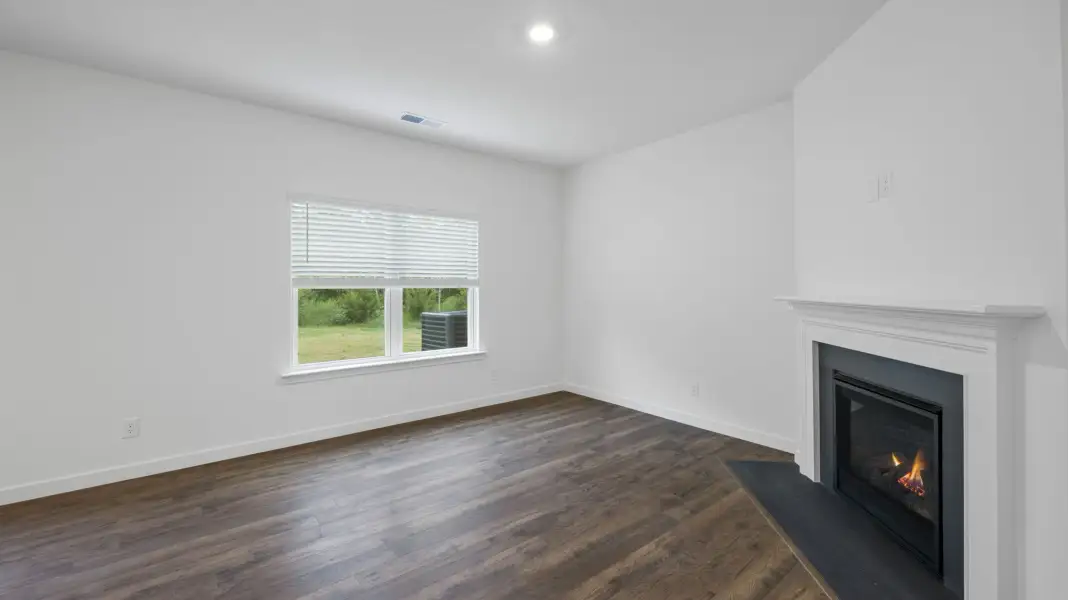 Spacious, unfurnished interior of a new home in Hawks Landing, Apison (Image 12).