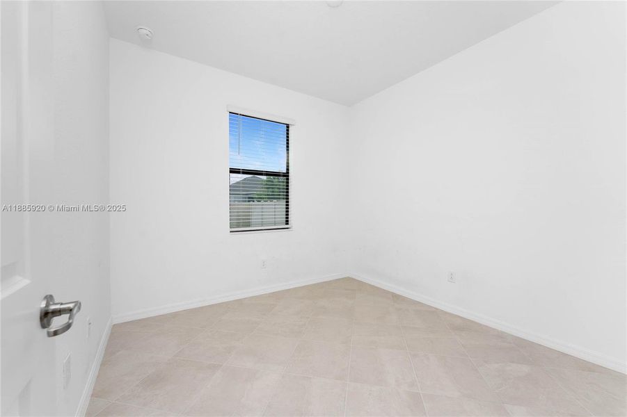 Spacious, unfurnished interior of a new home in , Port Charlotte (Image 26).