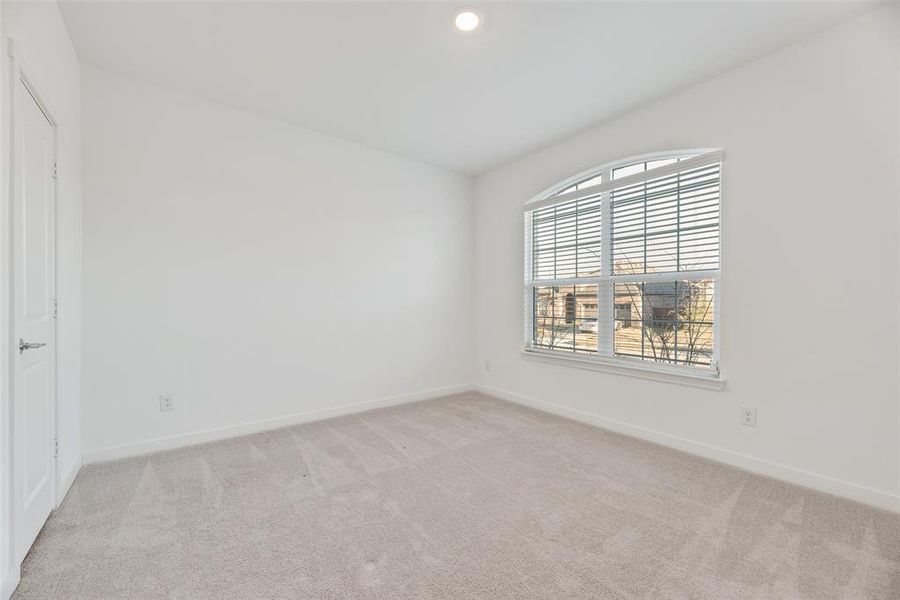 Spacious, unfurnished interior of a new home in Solterra, Mesquite (Image 31).