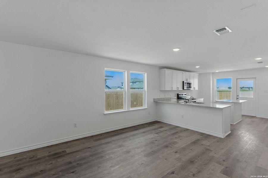 Spacious, unfurnished interior of a new home in Davis Ranch, San Antonio (Image 11). Spacious, unfurnished interior of a new home in Davis Ranch, San Antonio (Image 11).