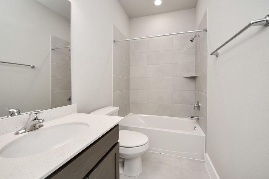 Furnished interior view inside a new home in , Tomball (Image 14).