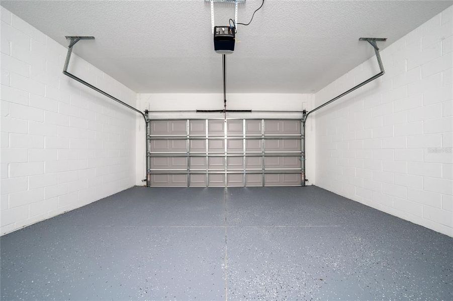 Spacious, unfurnished interior of a new home in , Ocala (Image 7).