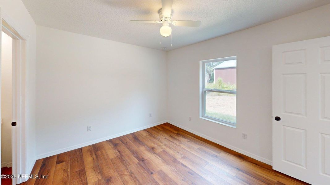 Spacious, unfurnished interior of a new home in , Green Cove Springs (Image 8).