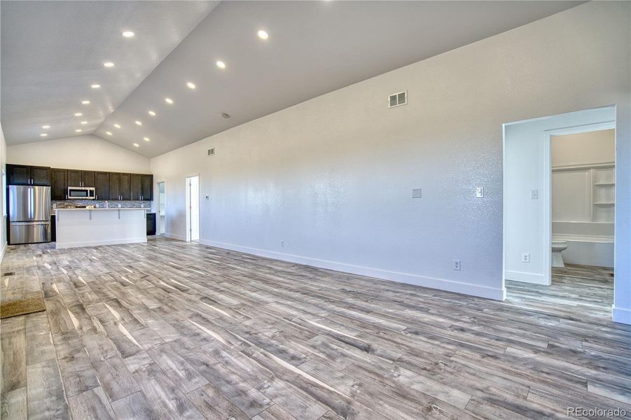 Spacious, unfurnished interior of a new home in , Hudson (Image 16).