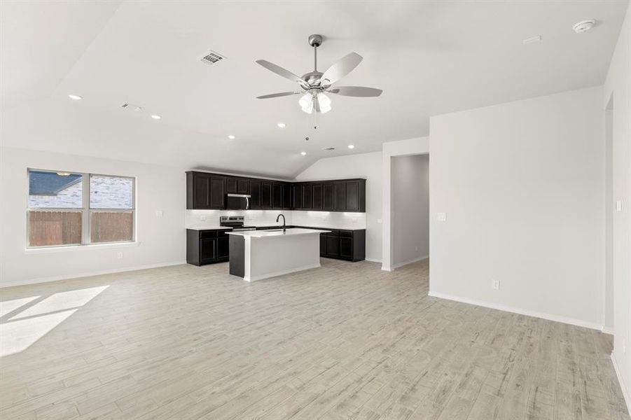 10. 7704 Kingfisher - Family (3)