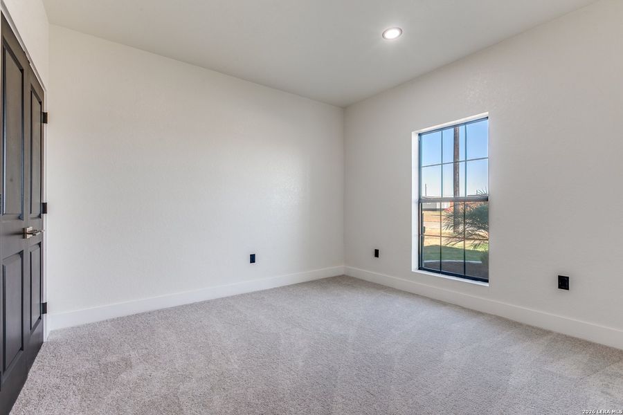 Spacious, unfurnished interior of a new home in , Atascosa (Image 19).