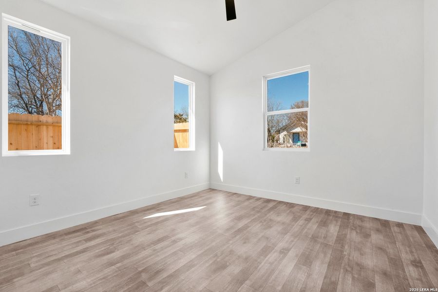 Spacious, unfurnished interior of a new home in , San Antonio (Image 12).
