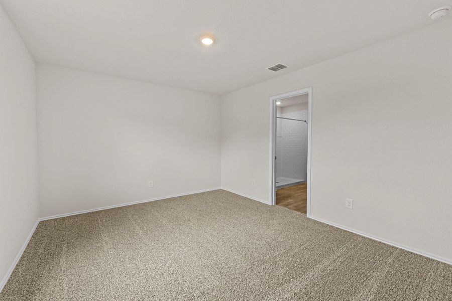 Spacious, unfurnished interior of a new home in Sunset Oaks, Maxwell (Image 19).