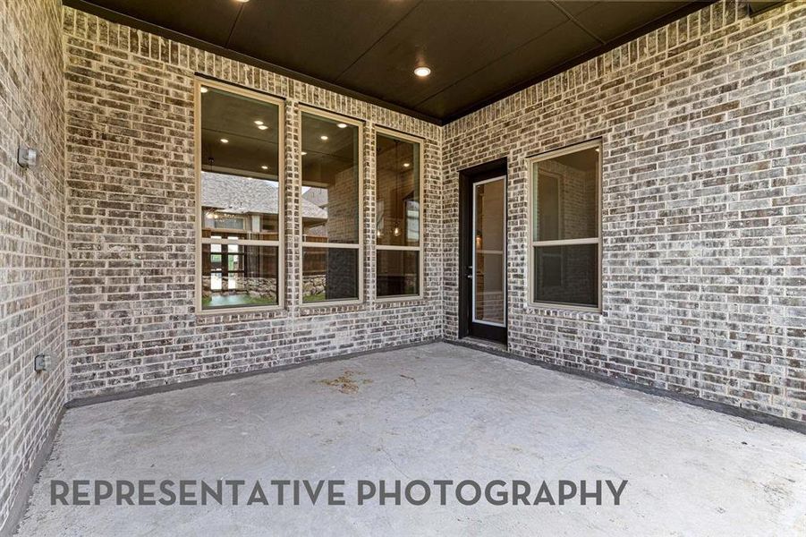 Exterior details and patio area of a home in Quail Hollow, Rockwall (Image 2). Exterior details and patio area of a home in Quail Hollow, Rockwall (Image 2).