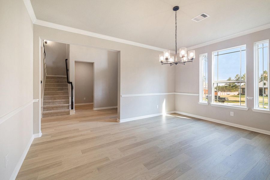 Spacious, unfurnished interior of a new home in Deer Pines, Conroe (Image 27).