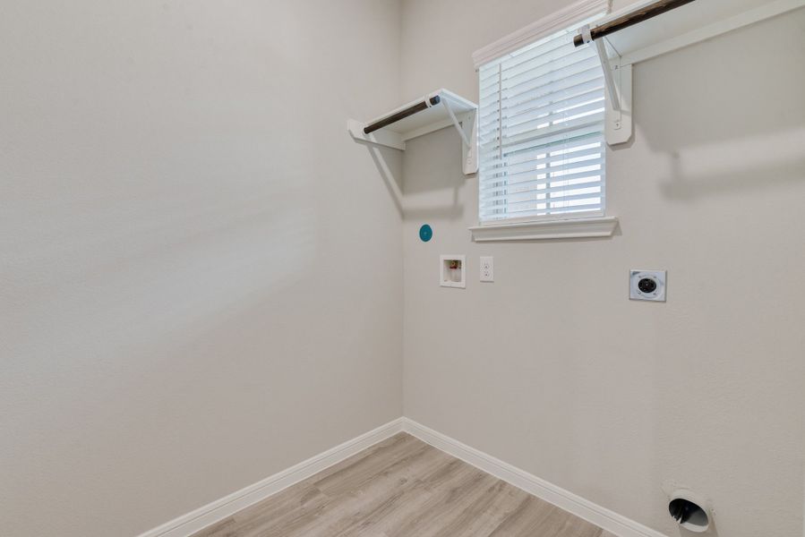 Representative unfurnished interior of a home built from the Floor Plan 1784 by Colina Homes in Tidwell Lakes, Houston (Image 23).