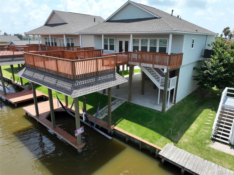 Exterior details and patio area of a home in , Bayou Vista (Image 3).