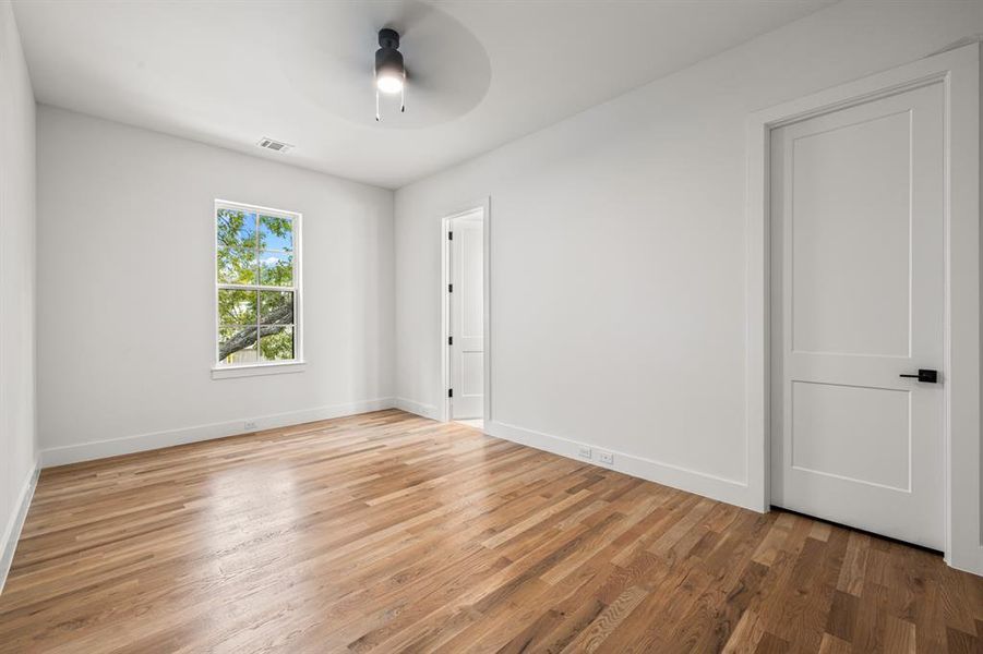 Spacious, unfurnished interior of a new home in , Dallas (Image 29).