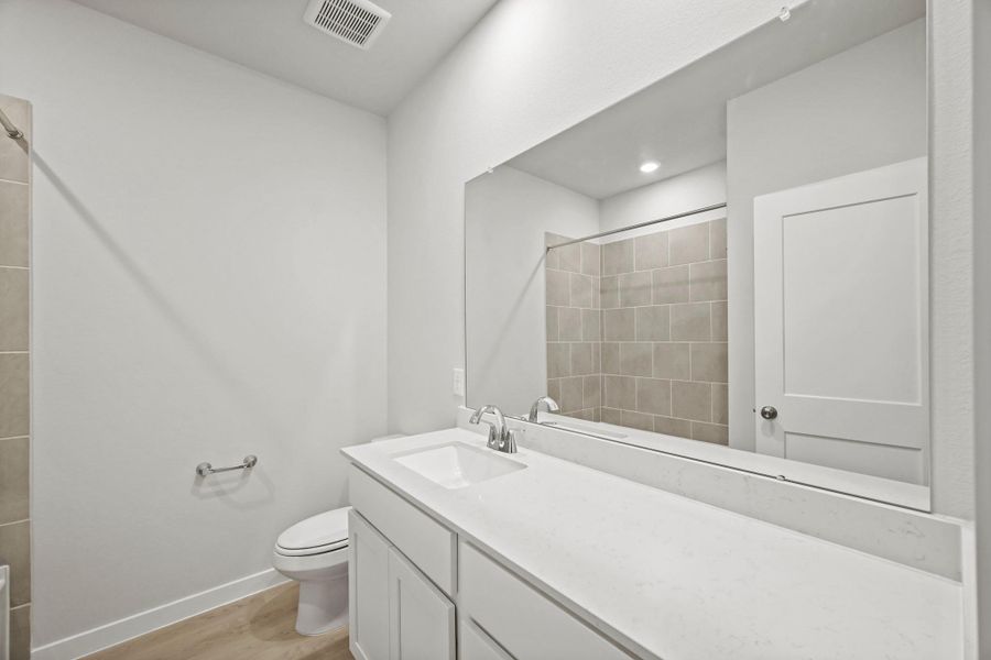 Furnished interior view inside a new home in Magnolia Springs, Montgomery (Image 9).