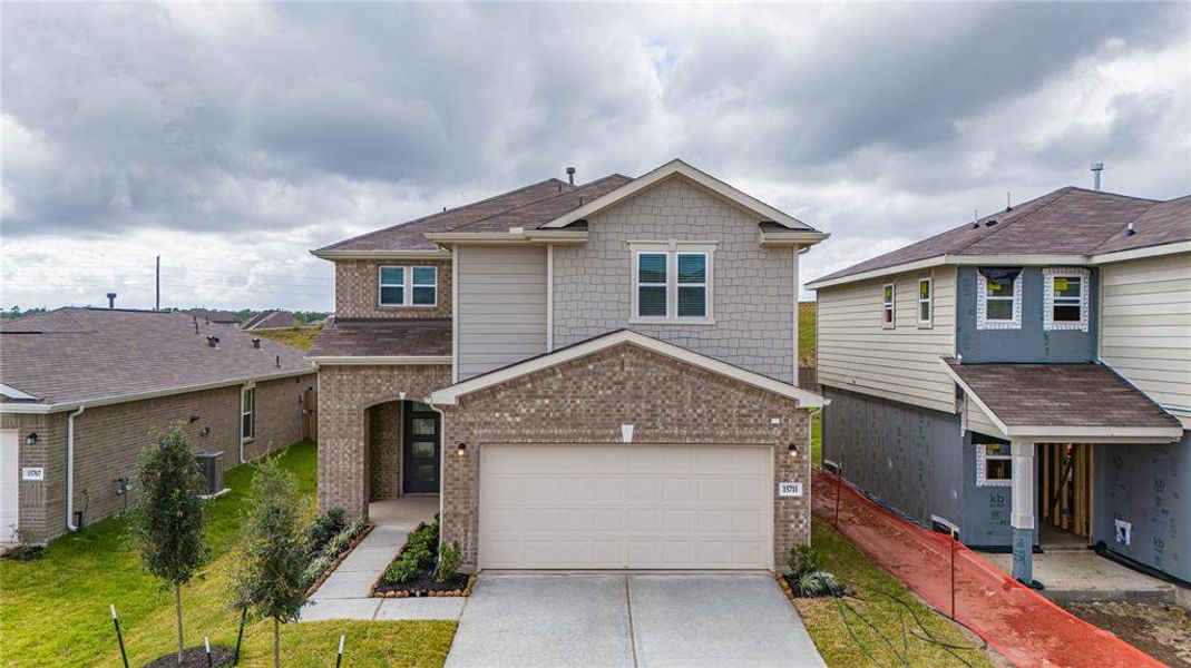 Welcome home to 15711 Autumn Chicory Drive located in Lakewood Pines and zoned to Humble ISD!