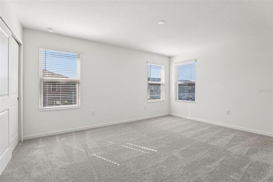 Spacious, unfurnished interior of a new home in , Lake Wales (Image 14).