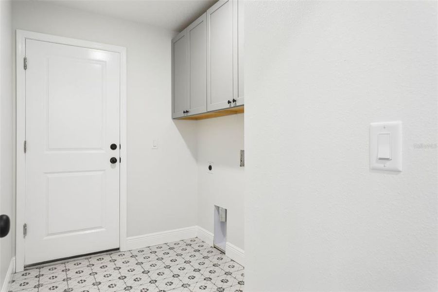 Spacious, unfurnished interior of a new home in , Weeki Wachee (Image 13).