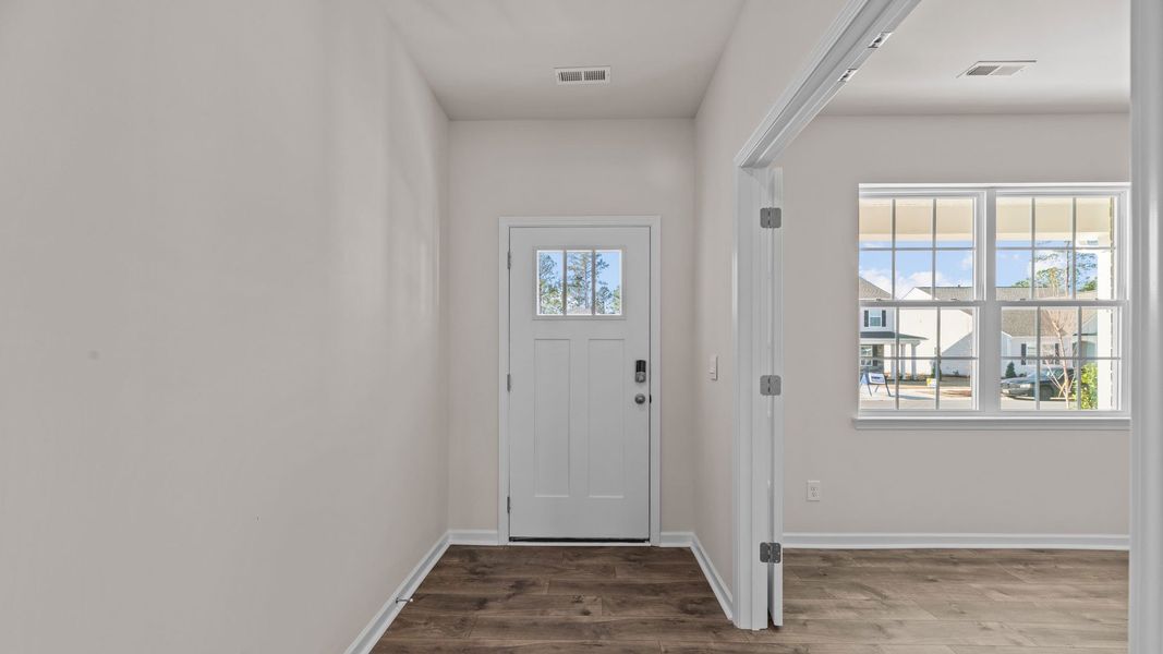 Spacious, unfurnished interior of a new home in East Ridge, Ayden (Image 8).