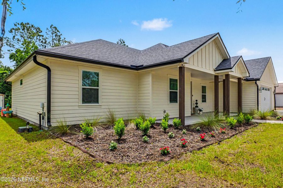 Exterior details and patio area of a home in , Callahan (Image 4).