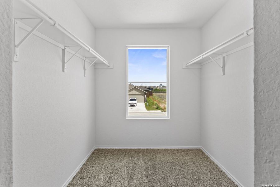 Spacious, unfurnished interior of a new home in Avenida, Converse (Image 19).