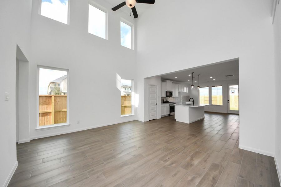 Spacious, unfurnished interior of a new home in Elyson, Katy (Image 18).