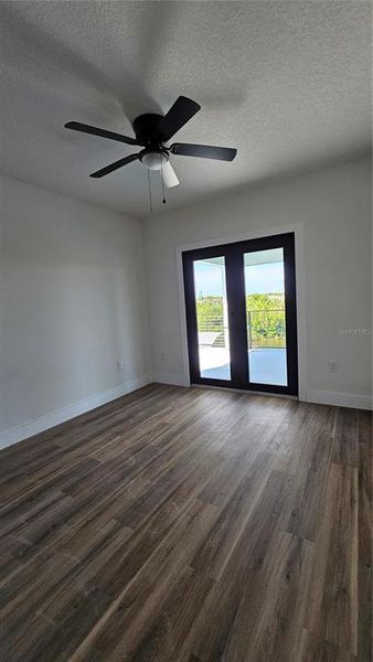 Spacious, unfurnished interior of a new home in , Port Charlotte (Image 11).