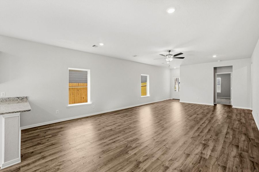 Spacious, unfurnished interior of a new home in Sweetwater Ridge, Conroe (Image 13). Spacious, unfurnished interior of a new home in Sweetwater Ridge, Conroe (Image 13).