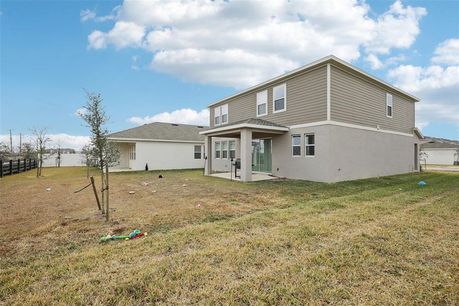 Exterior details and patio area of a home in , Apopka (Image 4).