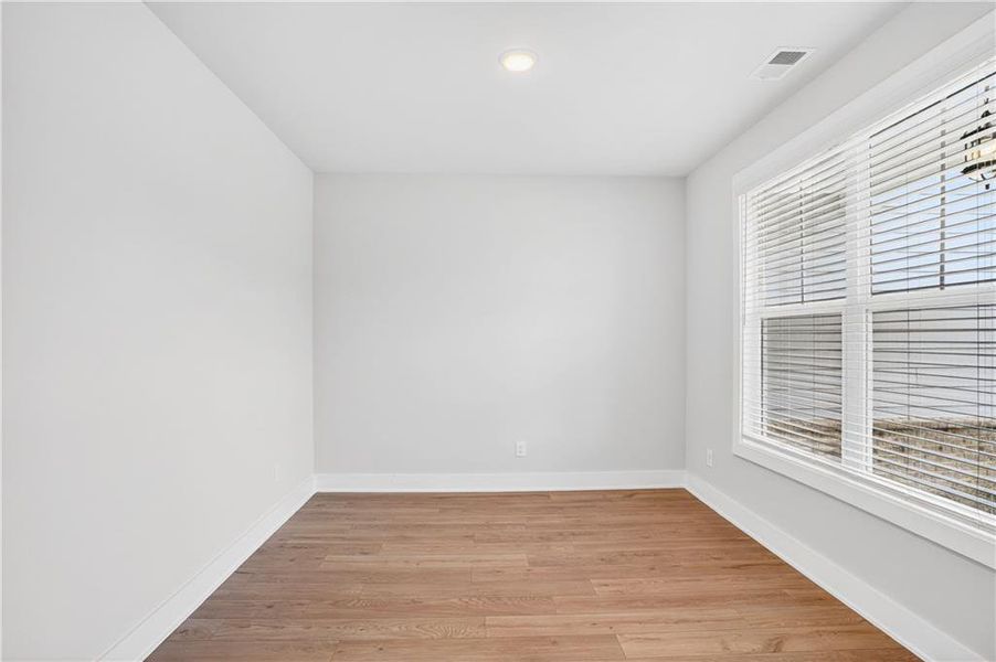 Spacious, unfurnished interior of a new home in The Fairways at Mirror Lake, Villa Rica (Image 17).