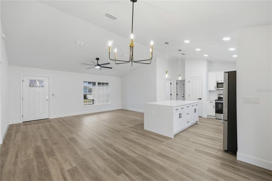 Spacious, unfurnished interior of a new home in , Ocala (Image 13).
