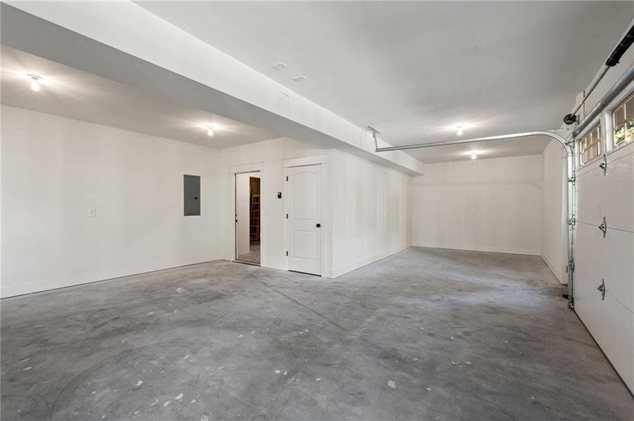 Spacious, unfurnished interior of a new home in , Dahlonega (Image 73).