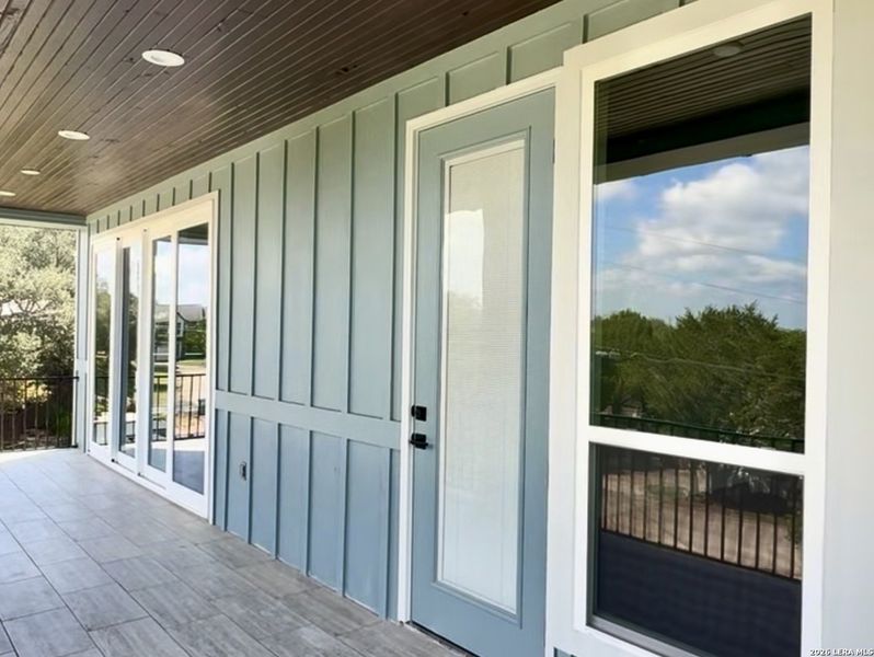 Exterior details and patio area of a home in , Canyon Lake (Image 3).