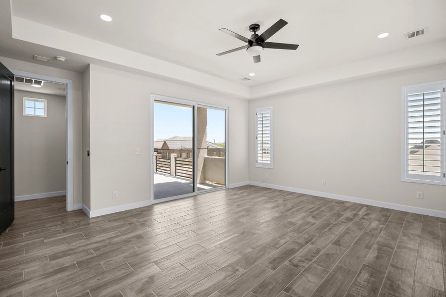 Spacious, unfurnished interior of a new home in Verdancia, El Paso (Image 34).